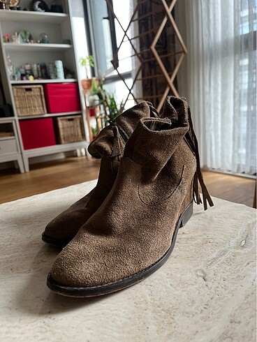 38 Beden Zara Trafaluc Saçaklı Deri Vizon 8 cm İç Topuklu Bootie
