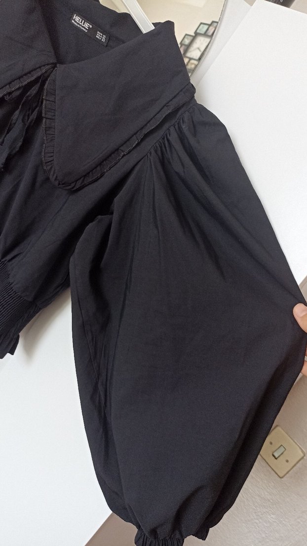 Siyah Kadın Gömlek Fırfırlı Yaka - Görsel 2