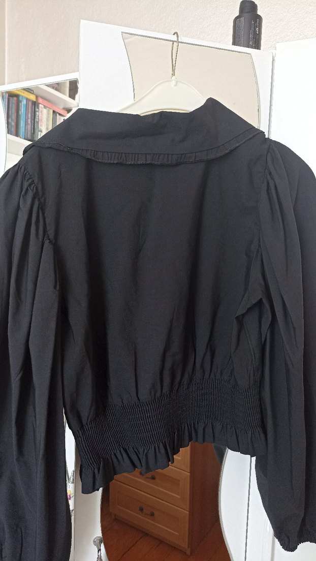 Siyah Kadın Gömlek Fırfırlı Yaka - Görsel 4