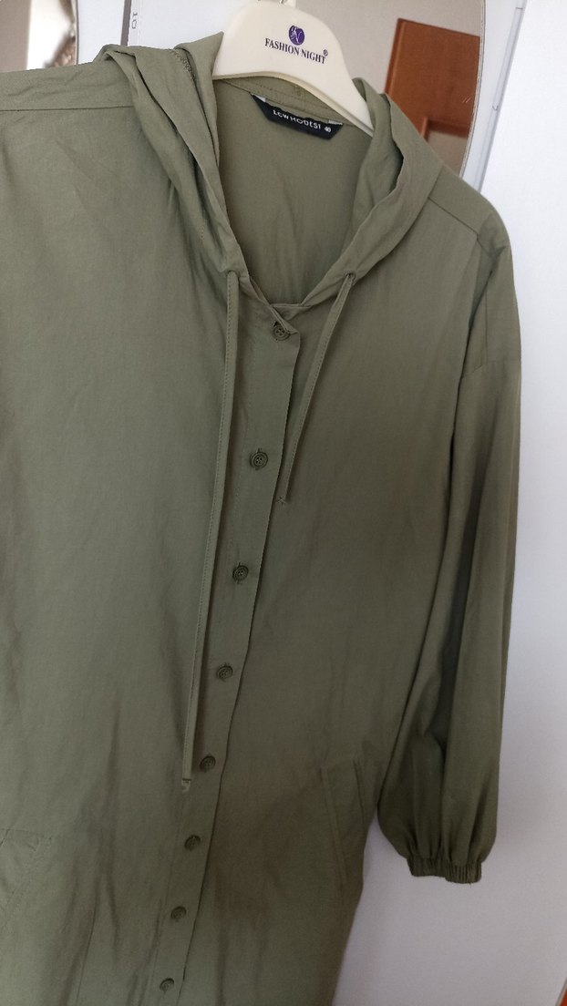 Düğmeli, Kapüşonlu Uzun yağmurluk - Görsel 4