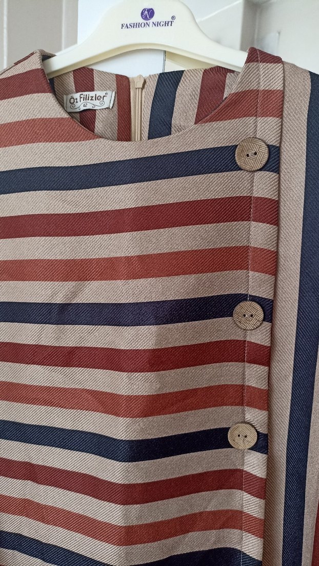 Düğmeli Çizgili tunik - Görsel 2