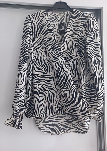 Zebra Desenli V Yakalı Kadın Gömlek
