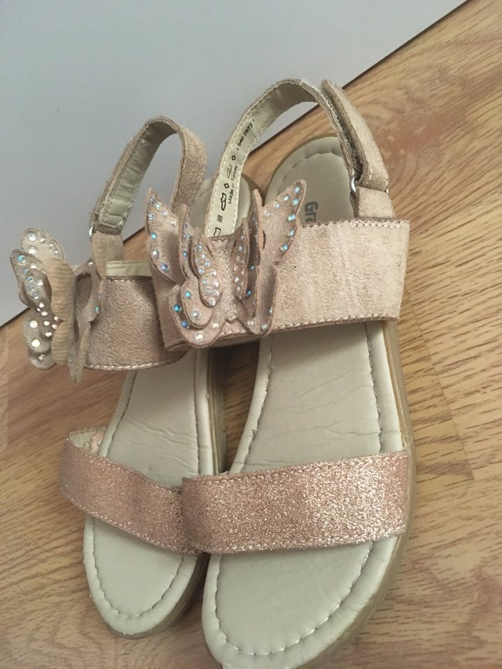 Kız Çocuk Parlak Bej Kelebekli Terlik - Görsel 2