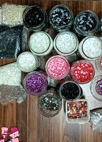 Kasnak ve boncuk işi malzemeleri