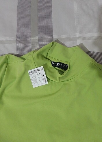 DEFACTO YEŞİL SIRTI AÇIK BLUZ - Görsel 4