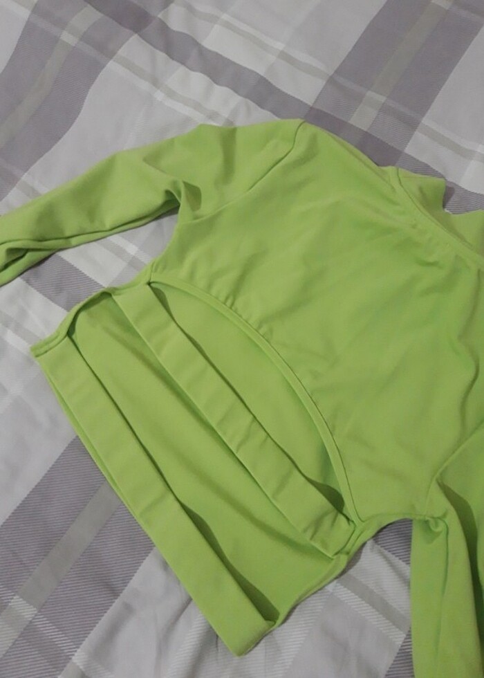 DEFACTO YEŞİL SIRTI AÇIK BLUZ - Görsel 2