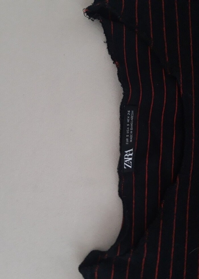 ZARA KIRMIZI SİYAH ÇİZGİLİ CROP TSHİRT  - Görsel 2