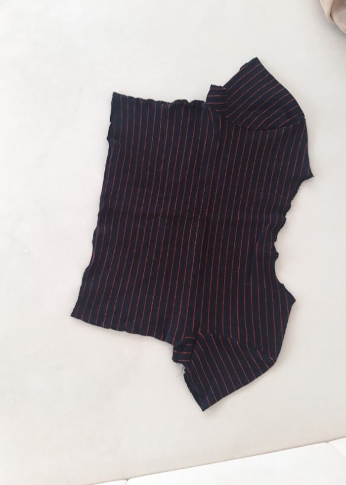 ZARA KIRMIZI SİYAH ÇİZGİLİ CROP TSHİRT  - Görsel 3