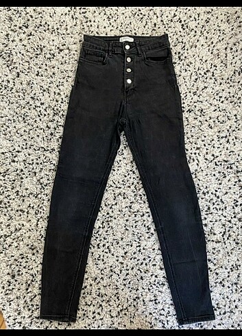 34 Beden siyah Renk ZARA DÜĞMELİ SİYAH JEAN 