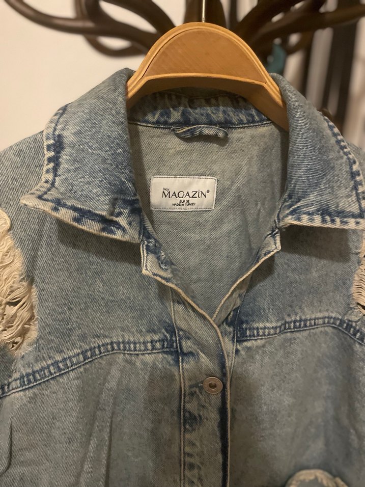 Düğmeli  Mavi Nakışlı Denim Ceket - Görsel 3