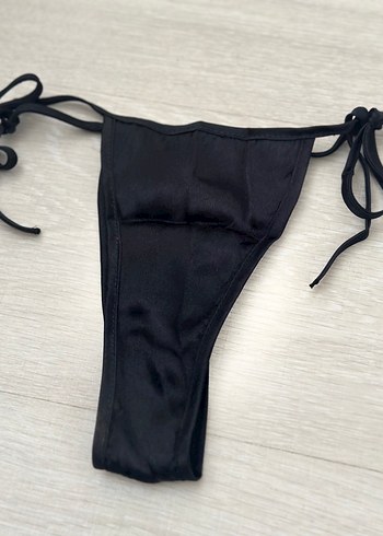 Siyah Bağcıklı Kadın Bikini Altı