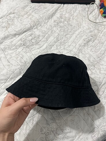 H&M siyah şapka