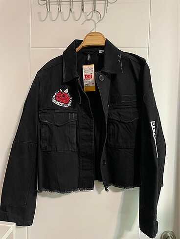 H&M marka patch detaylı siyah kot ceket