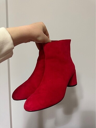 38 Beden Bershka kırmızı topuklu bot