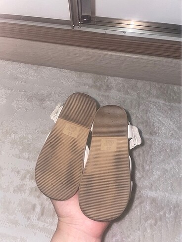 22 Beden beyaz Renk Hm sandalet