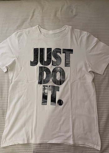 Nike Erkek Beyaz Baskılı Tişört