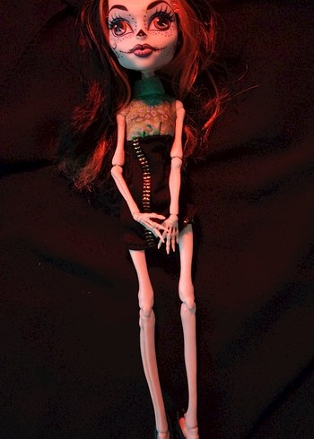 Kahverengi Saçlı Karanlık Temalı Bebek - Görsel 2