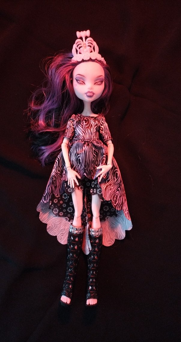 Mor renkli karanlık temalı bebek - Görsel 2