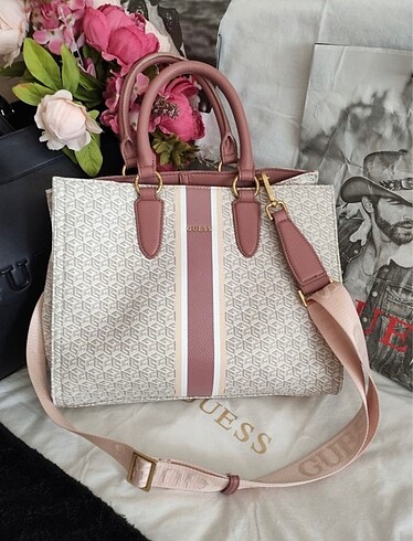 Orijinal Guess pembe askılı beyaz çanta