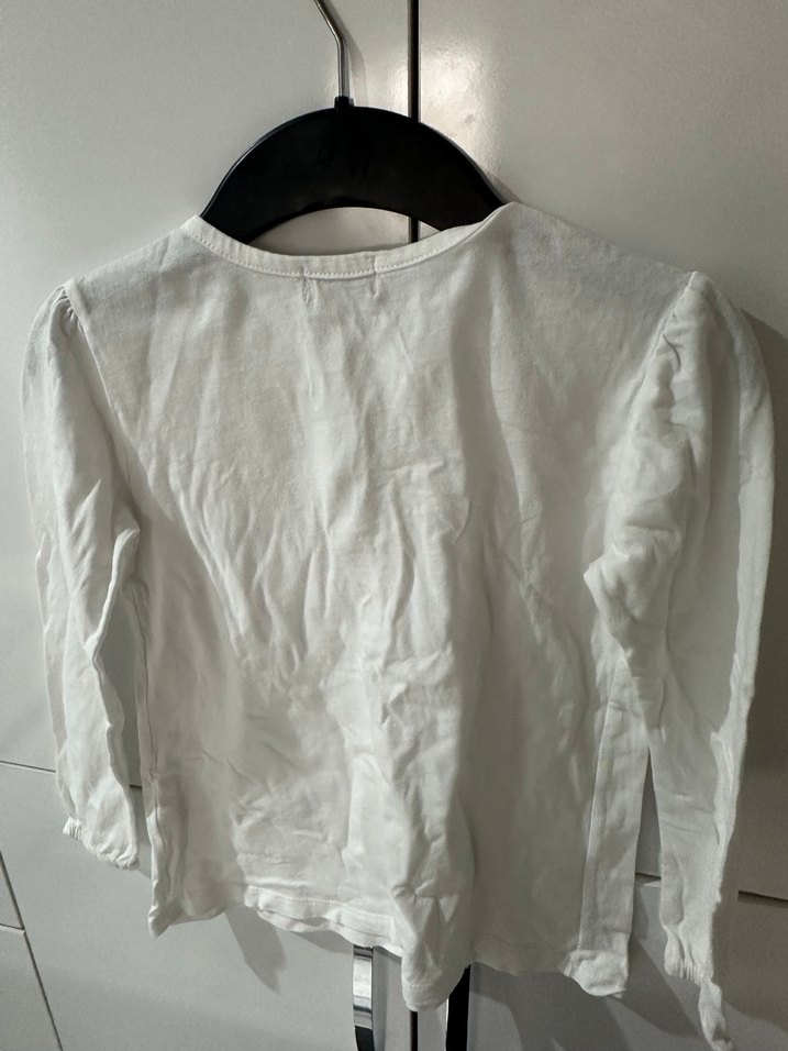 Nakışlı, kısa kollu, bol kesim beyaz kız çocuk gömlek - Görsel 3