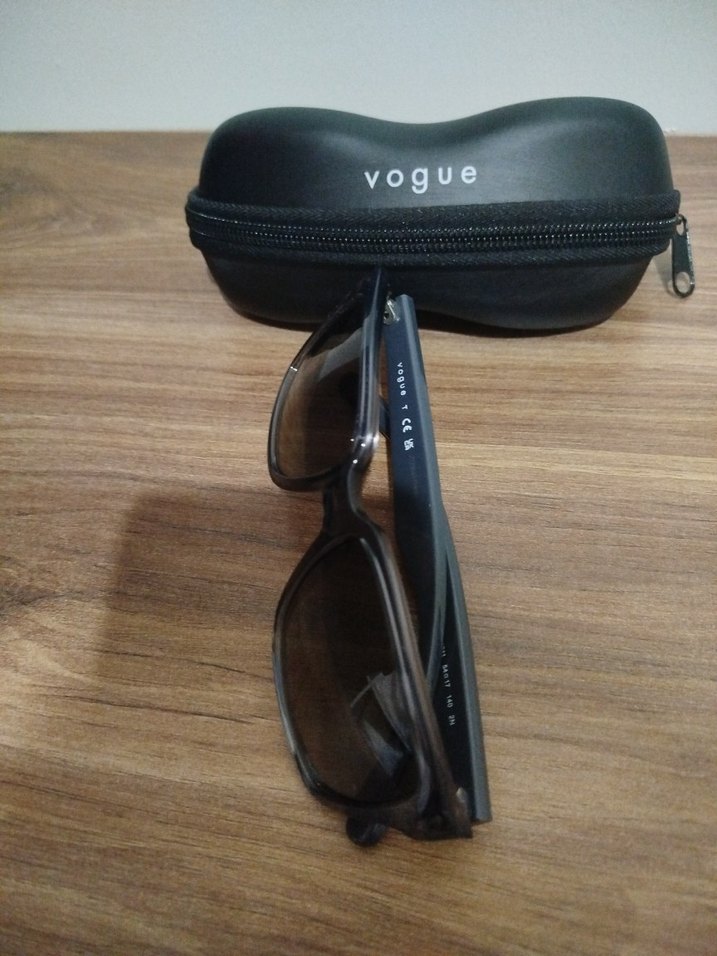 Şeffaf Gri Vogue Erkek Güneş Gözlüğü - Görsel 2