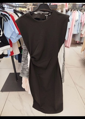 vatkalı uzun siyah elbise - Görsel 2