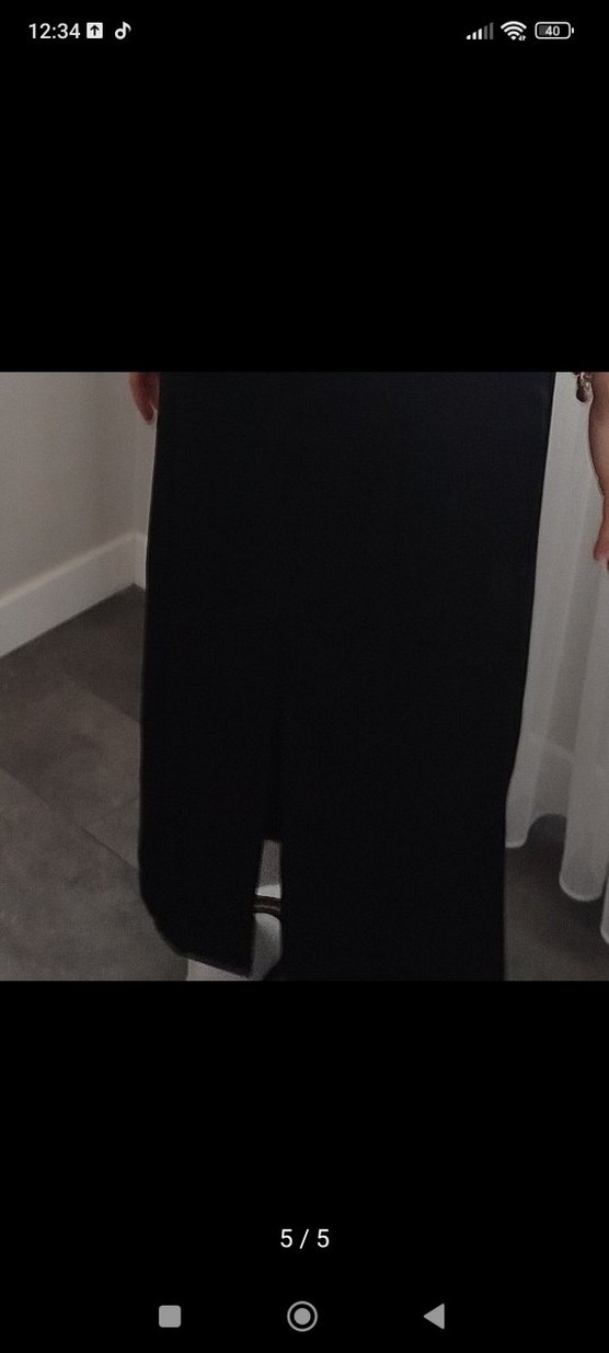 vatkalı uzun siyah elbise - Görsel 3