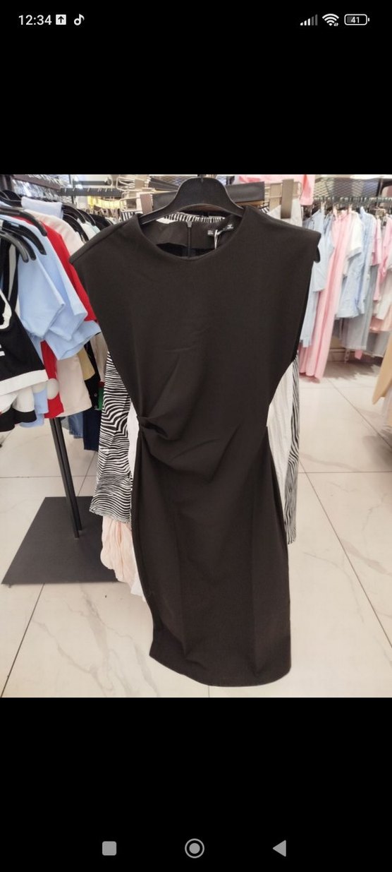 vatkalı uzun siyah elbise - Görsel 2