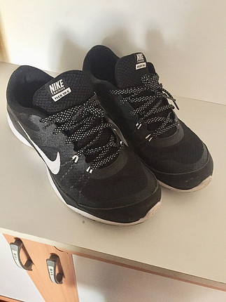 Nike siyah beyaz 40.5 numara spor ayakkabı