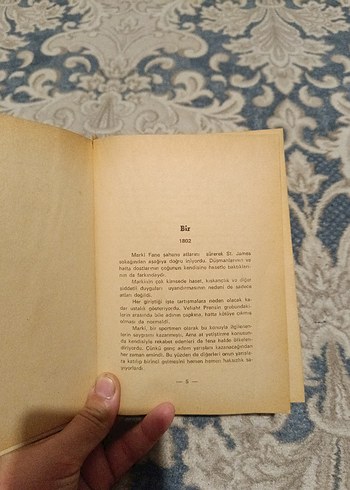 Boş Kapaklı Kitap - Roman - Görsel 3