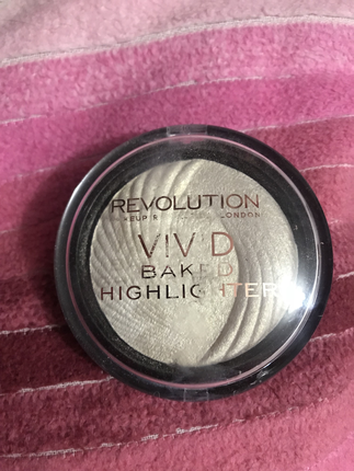 universal Beden Makeup revolution highlighter