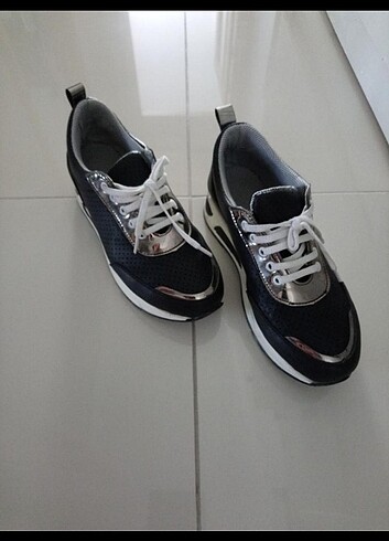 Sneaker 