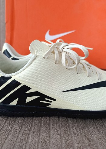 Nike Erkek bej renk Futbol Ayakkabısı 38,5numara