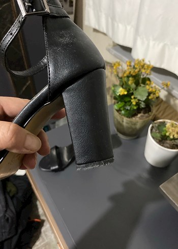 Siyah Kemerli Blok Topuklu Gotik Kadın Ayakkabı - Görsel 4