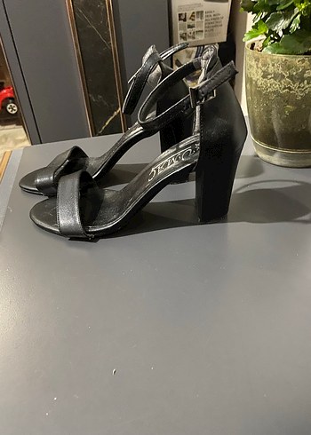 Siyah Kemerli Blok Topuklu Gotik Kadın Ayakkabı - Görsel 5