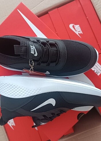 38 Beden siyah Renk NIKE KADIN SPOR AYAKKABI 