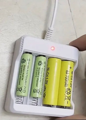 Beyaz NiCd AAA Pil Şarj Cihazı
