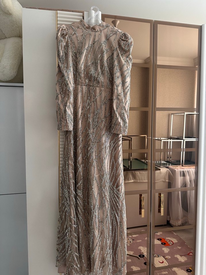 Bej İşlemeli Uzun Kollu Abiye Elbise - Görsel 4