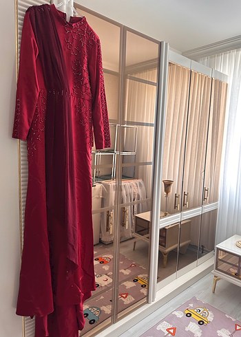 Bordo İşlemeli Uzun Drapeli Kadın Abiye Elbise - Görsel 3