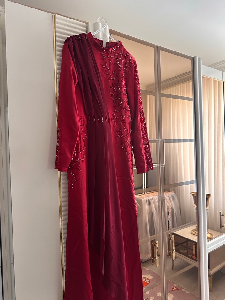 Bordo İşlemeli Uzun Drapeli Kadın Abiye Elbise - Görsel 5