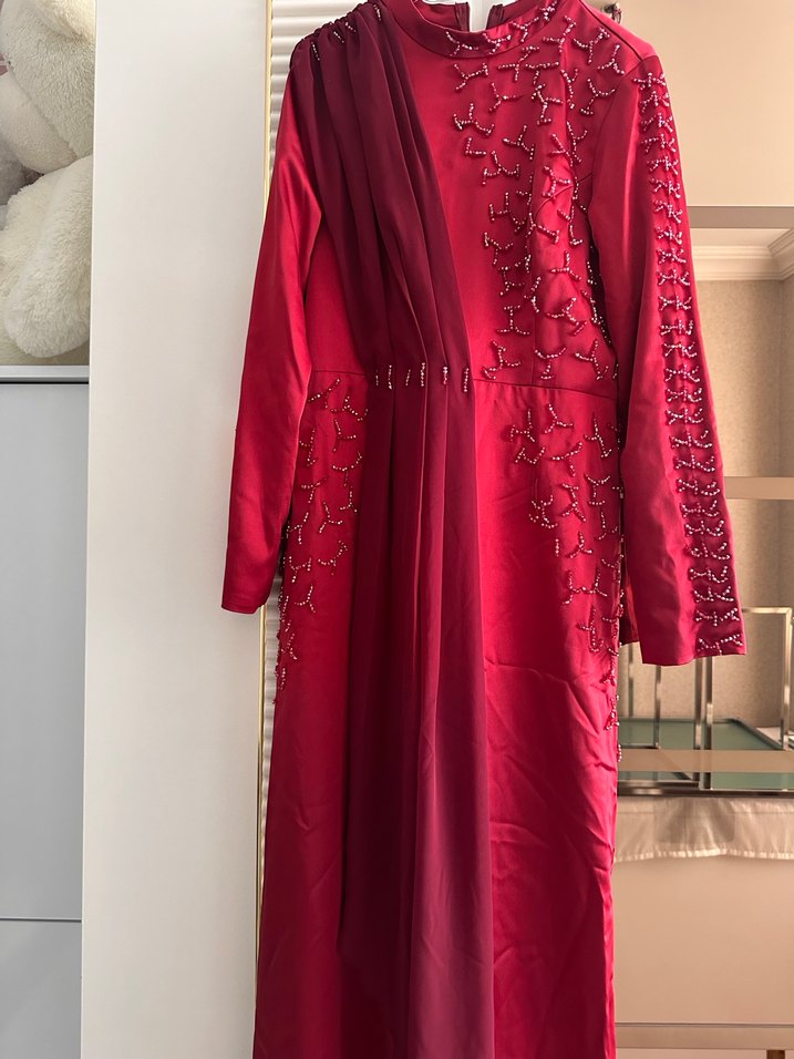 Bordo İşlemeli Uzun Drapeli Kadın Abiye Elbise - Görsel 2