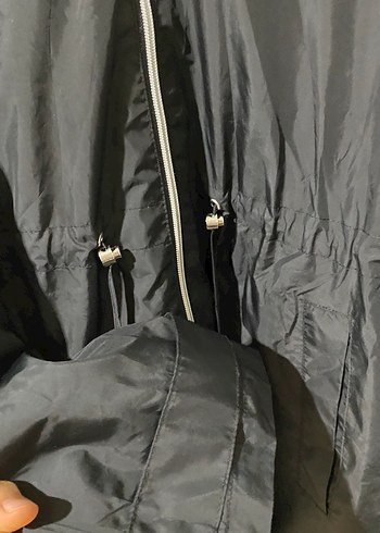 Siyah Fermuarlı Kadın Yağmurluk - Görsel 2