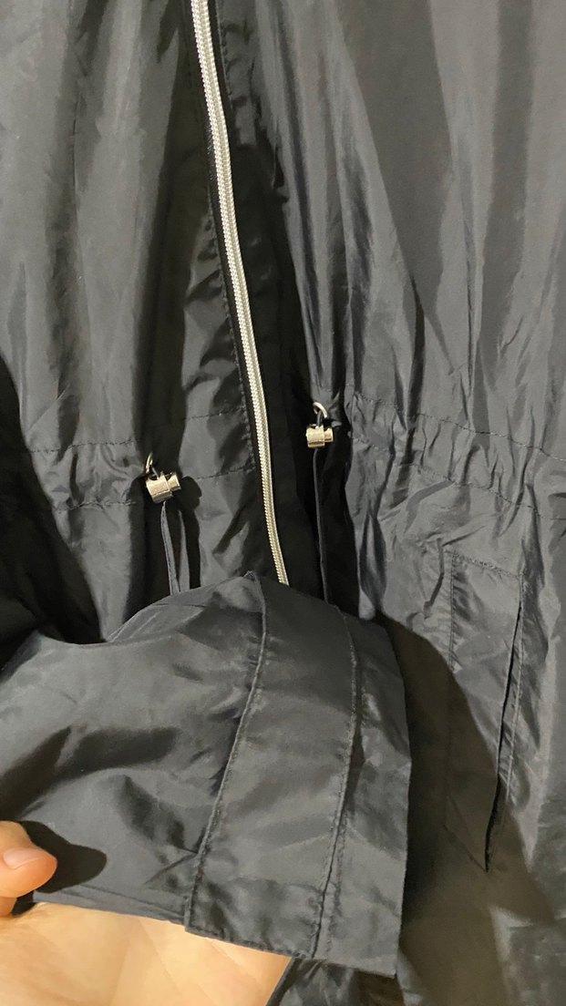 Siyah Fermuarlı Kadın Yağmurluk - Görsel 2