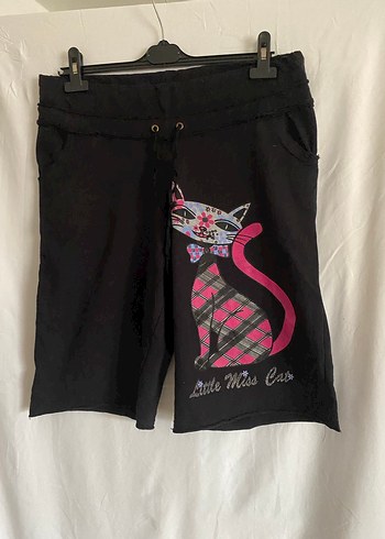 Kedili Koyu Pembe Goth Şort