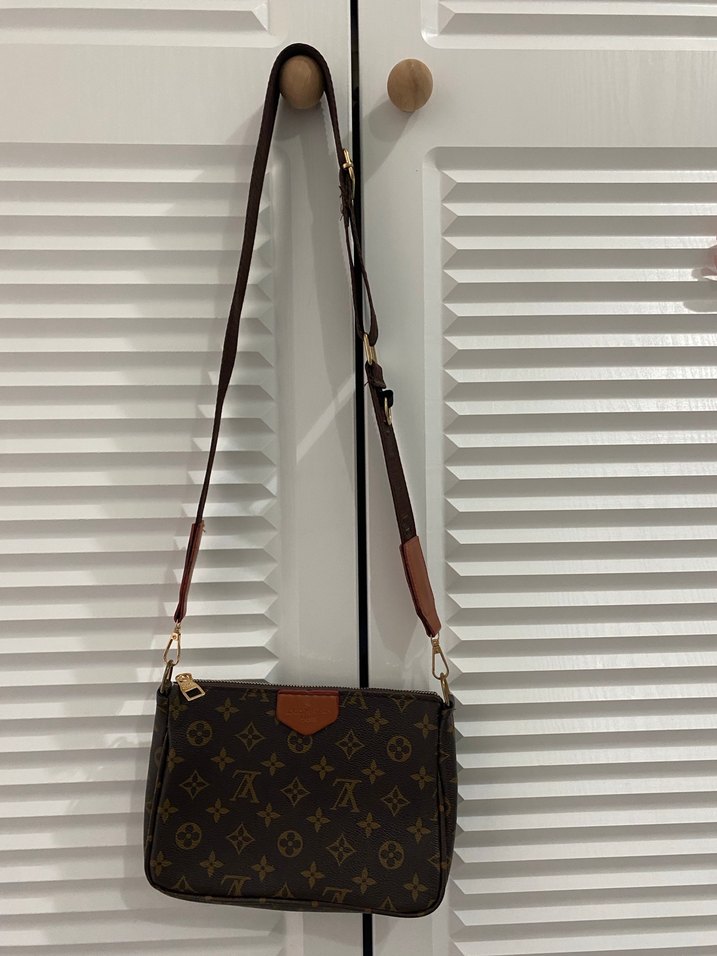 Kahverengi Desenli Zincir Detaylı Çapraz Çanta LV - Görsel 2