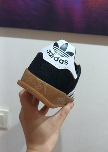 36 Beden Adidas Siyah Beyaz Desenli Spor Ayakkabı