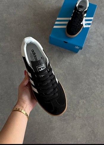 Adidas Siyah Beyaz Desenli Spor Ayakkabı