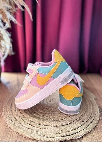 Nike Işıklı Nike çocuk spor