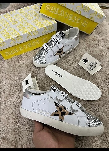 Golden Goose simli