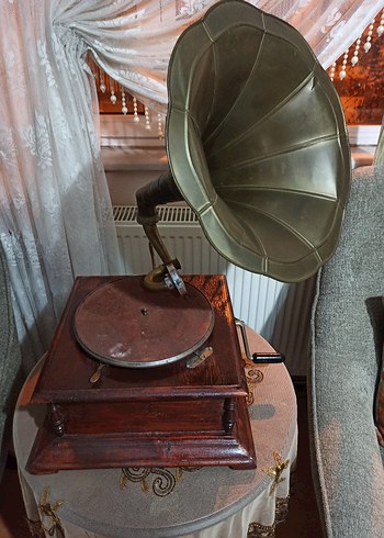 Parlak Kahverengi Nostaljik orjinal Gramofon - Görsel 4